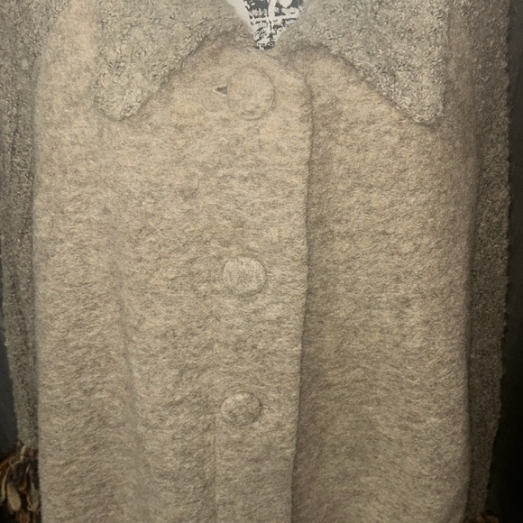 MariLu 3 button, opening for arms poncho, shawl, medium (?)I purchased in Italy - Picture 8 of 8